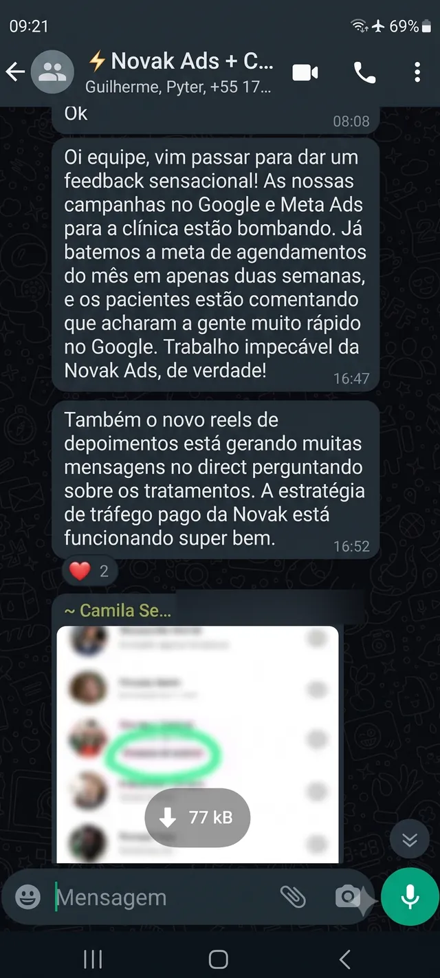 Print de WhatsApp: cliente elogia as campanhas de Google e Meta Ads da Novak Ads e conta que a clínica bateu a meta de agendamentos do mês em apenas duas semanas.