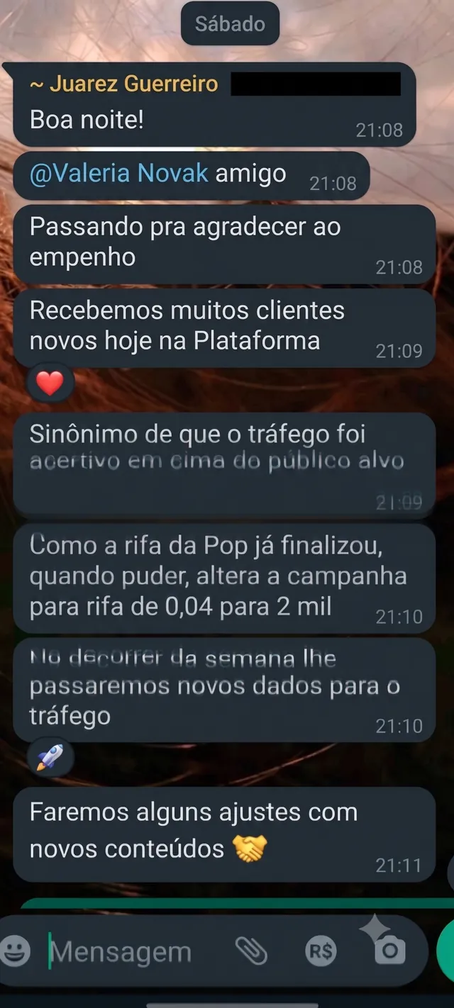 Print de WhatsApp: cliente agradece o empenho e comemora muitos clientes novos na plataforma, dizendo que o tráfego foi certeiro no público-alvo